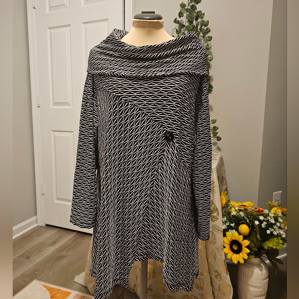 Black & White Patterned Cowl Neck Women's Top